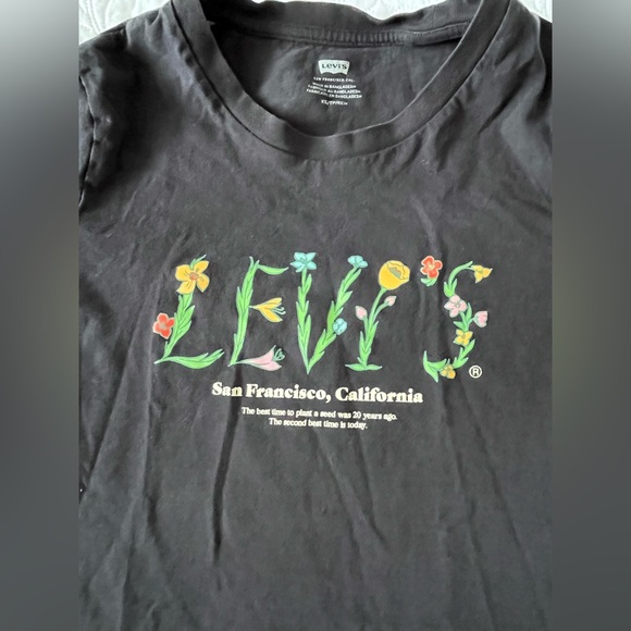 levi’s tee - Picture 3 of 3